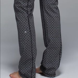 Lululemon Tri Geo Silver Spoon Black Straight Up